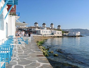 Μύκονος: Ληστές «χτύπησαν» το σπίτι του Ρέβη και άρπαξαν ιμιτασιόν ρόλεξ